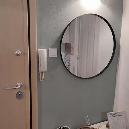 Modern Urban Host With Private Courtyard Soluň