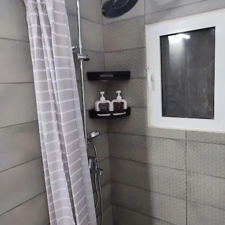 Modern Urban Host With Private Courtyard *