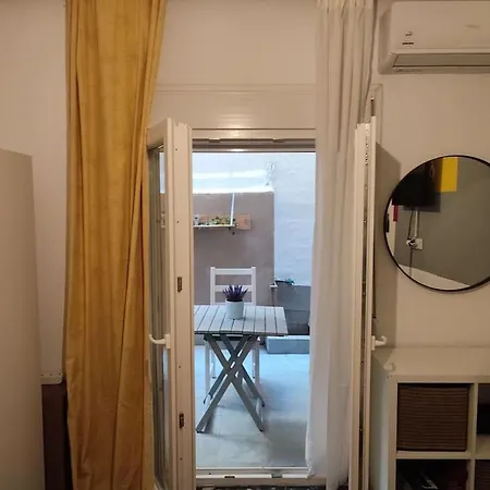 Modern Urban Host With Private Courtyard Апартаменты Салоники