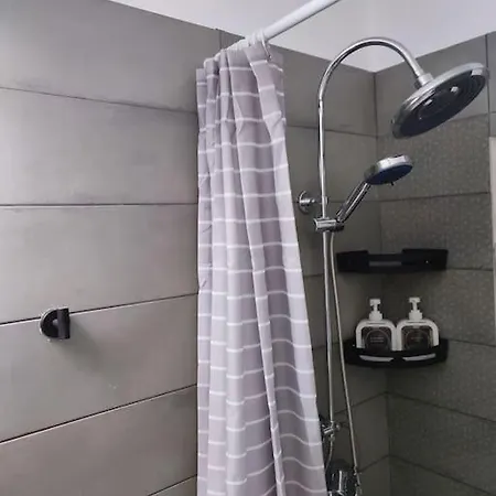 Апартаменты Modern Urban Host With Private Courtyard Салоники