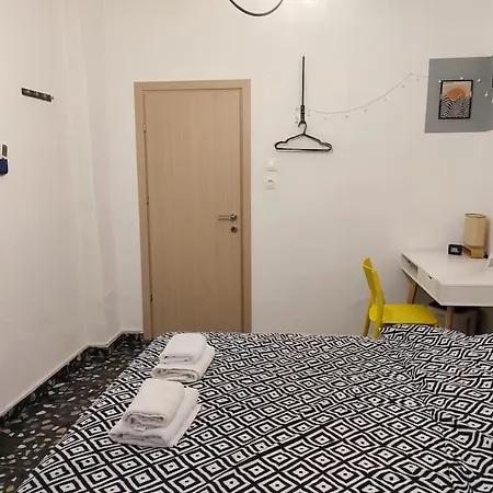 Modern Urban Host With Private Courtyard Апартаменты Салоники