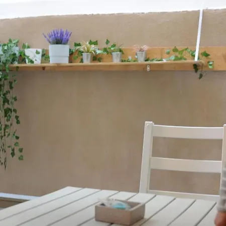 Modern Urban Host With Private Courtyard *