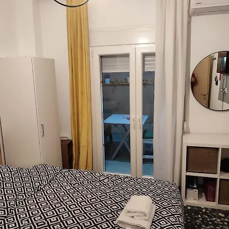 Апартаменты Modern Urban Host With Private Courtyard *