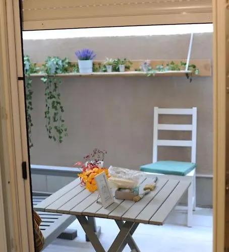 Modern Urban Host With Private Courtyard Apartment