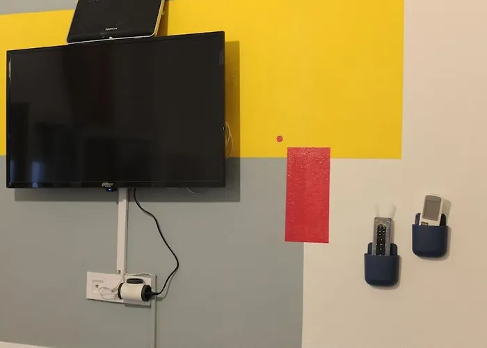 Apartamento Modern Urban Host With Private Courtyard Tessalónica