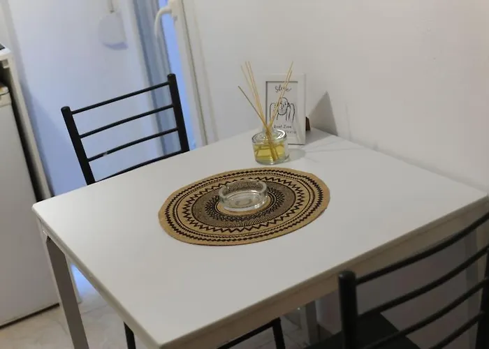 Modern Urban Host With Private Courtyard *