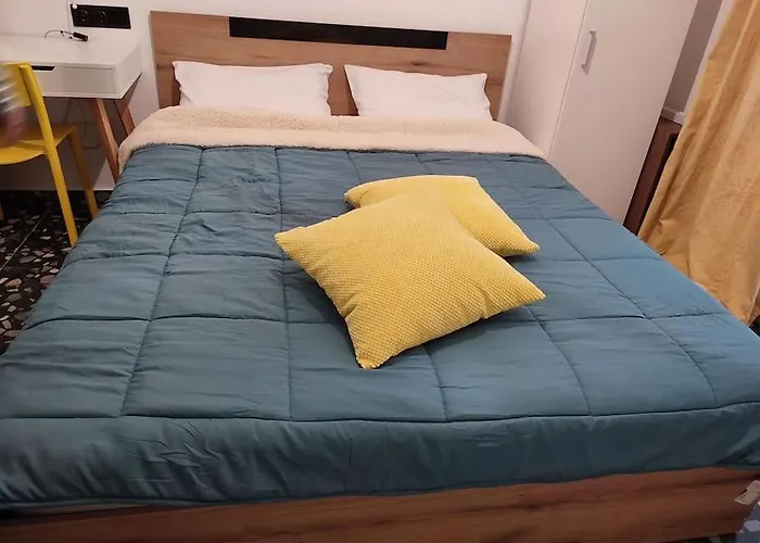 Modern Urban Host With Private Courtyard * Tessalónica