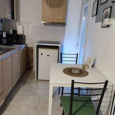 Modern Urban Host With Private Courtyard *