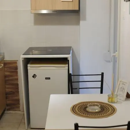 Modern Urban Host With Private Courtyard * Saloniki