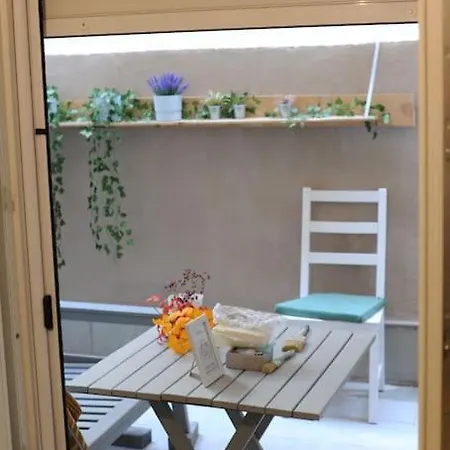 Modern Urban Host With Private Courtyard Daire