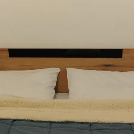 Modern Urban Host With Private Courtyard Apartament *