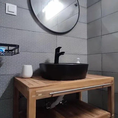 Modern Urban Host With Private Courtyard Selanik