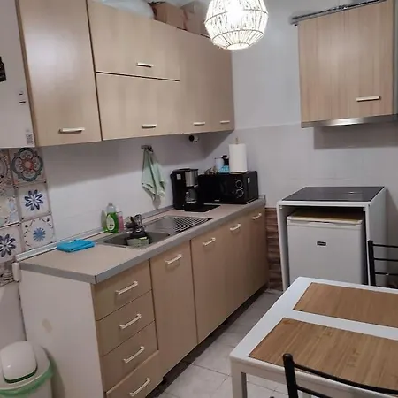 Modern Urban Host With Private Courtyard Daire *