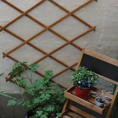 Modern Urban Host With Private Courtyard Apartamento
