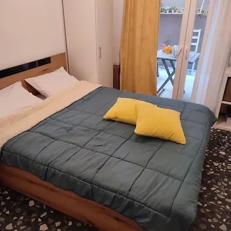 Modern Urban Host With Private Courtyard * 테살로니키