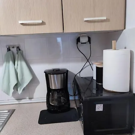 Modern Urban Host With Private Courtyard