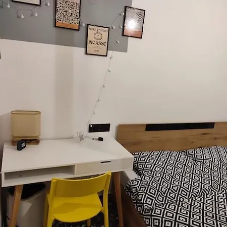 Modern Urban Host With Private Courtyard Daire Selanik
