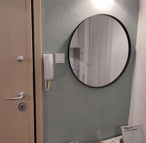 Modern Urban Host With Private Courtyard Tessalónica