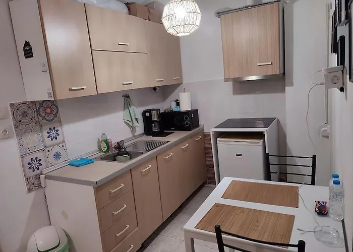 Διαμέρισμα Modern Urban Host With Private Courtyard