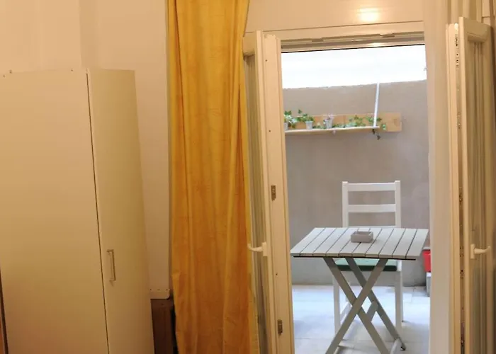 Modern Urban Host With Private Courtyard Διαμέρισμα