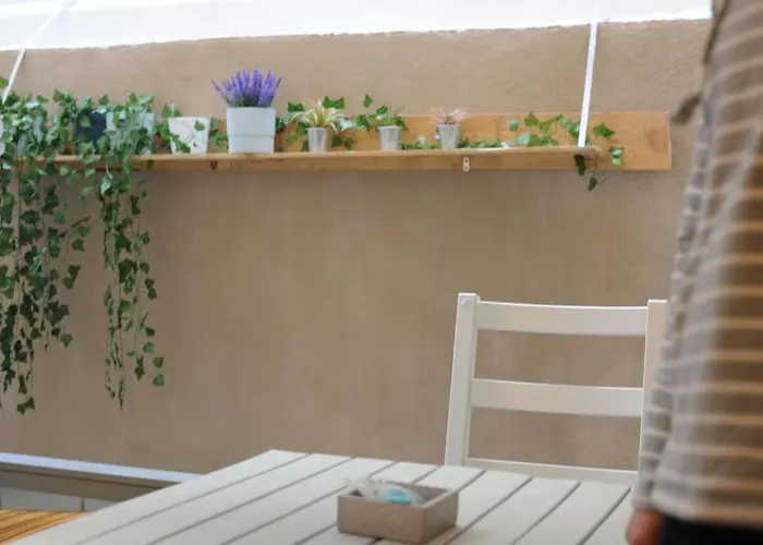 Modern Urban Host With Private Courtyard *