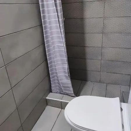 Modern Urban Host With Private Courtyard