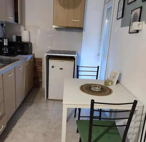 Modern Urban Host With Private Courtyard *