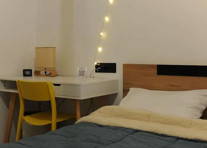 Modern Urban Host With Private Courtyard *