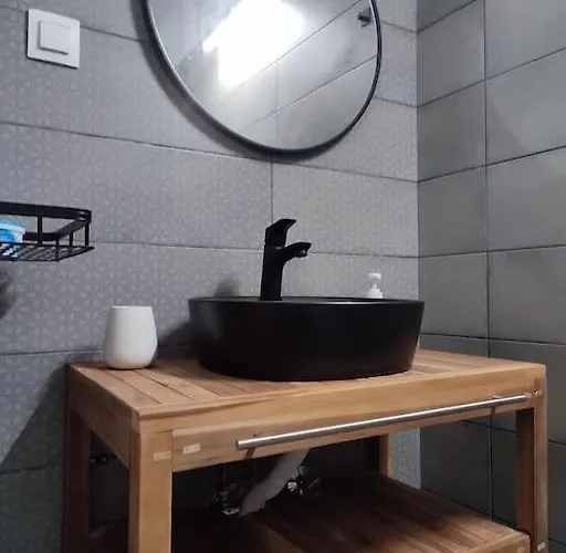 Modern Urban Host With Private Courtyard Tessalónica