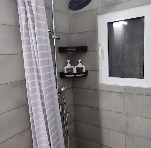 Modern Urban Host With Private Courtyard *