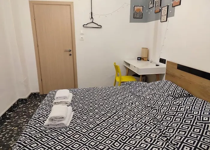 Modern Urban Host With Private Courtyard *